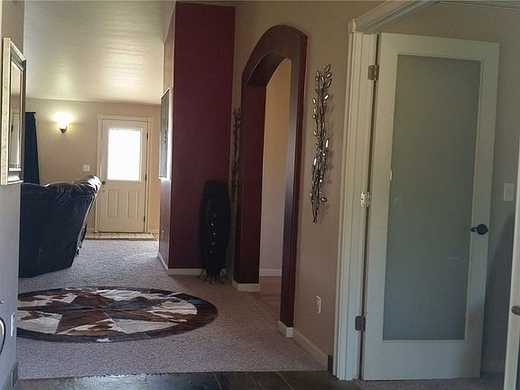 2nd image of 510 Emerald Ln SE