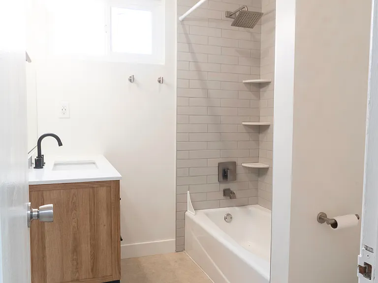 815 Loma Ave #14 — Photo 10