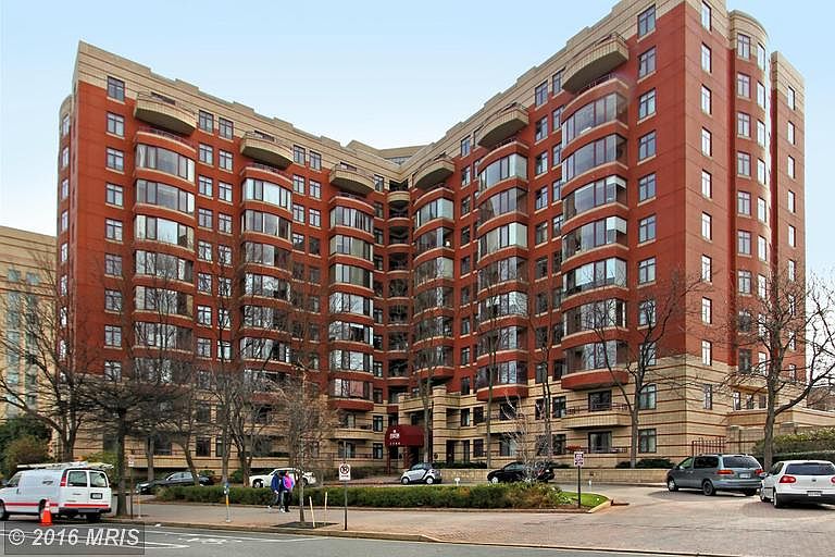 1st image of 2400 Clarendon Blvd APT 207