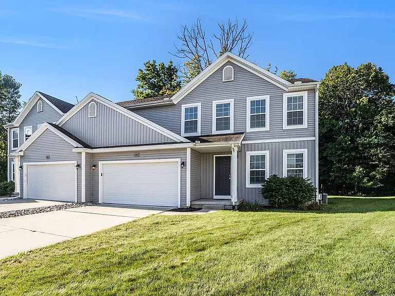 1048 Broken Ridge Dr — Photo 3
