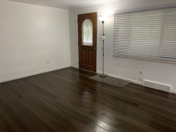 Living Room / Front Door