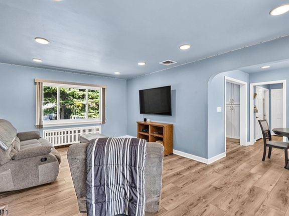 4th image of 138 Tappan Ave