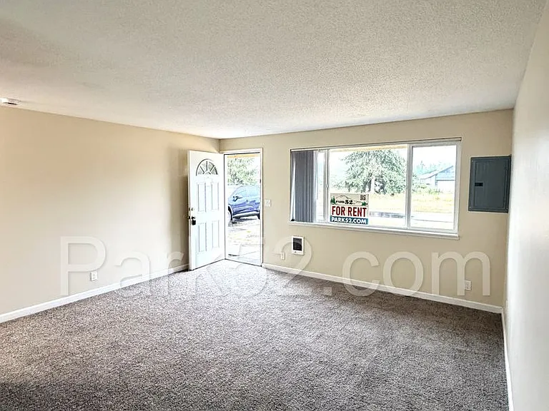 1707-1709 Garfield St S — Photo 4