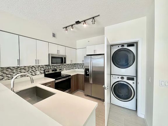 3rd image of 452 NE 39th St #111