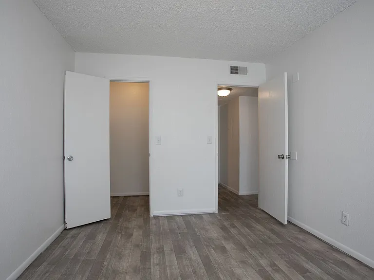 Mountain Lakes Apartments — Photo 9