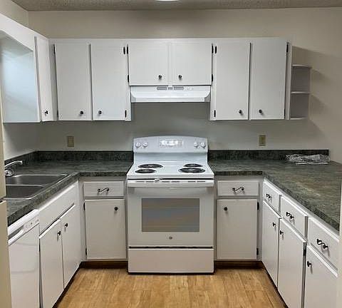 2nd image of 2727 1st Ave