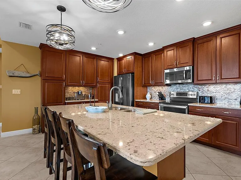 395 Aruba Cir #401 — Photo 13