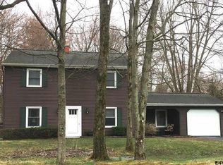5 Huntwood Dr, Clifton Park, NY 12065