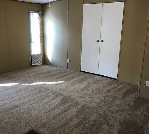 4th image of 991 Royal Cir