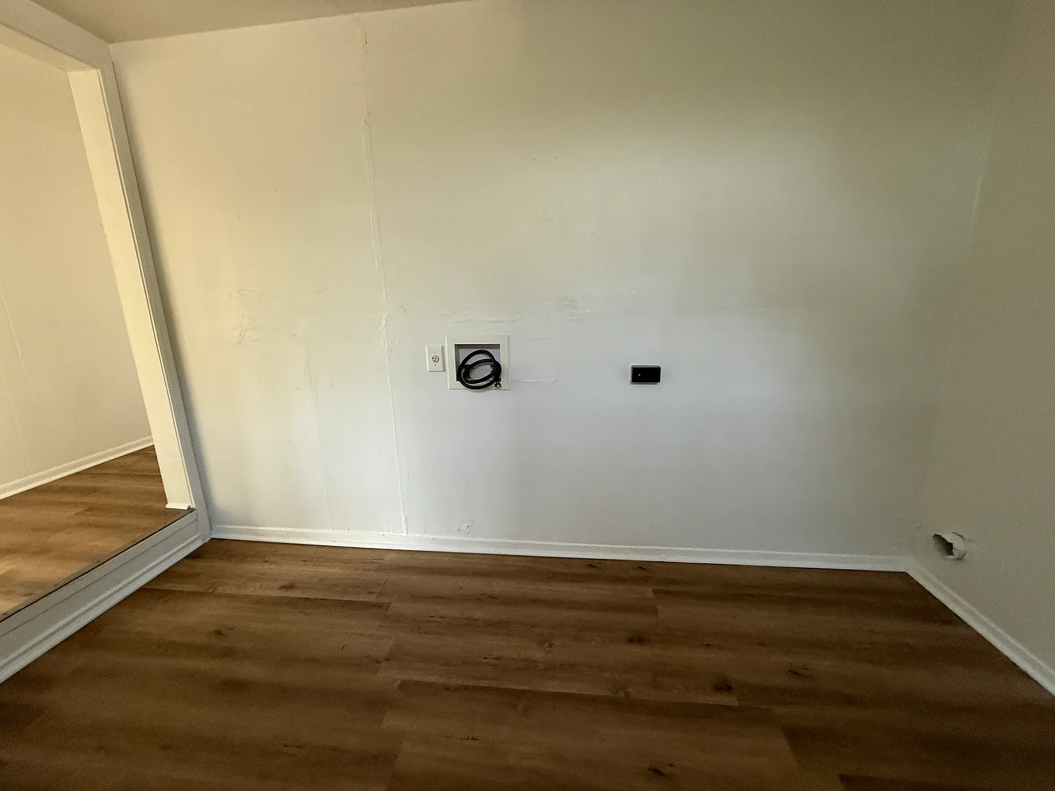 2 bed, 869 sqft, $950 — Photo 2