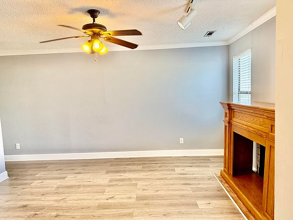 3rd image of 237 Pine Shadow Dr