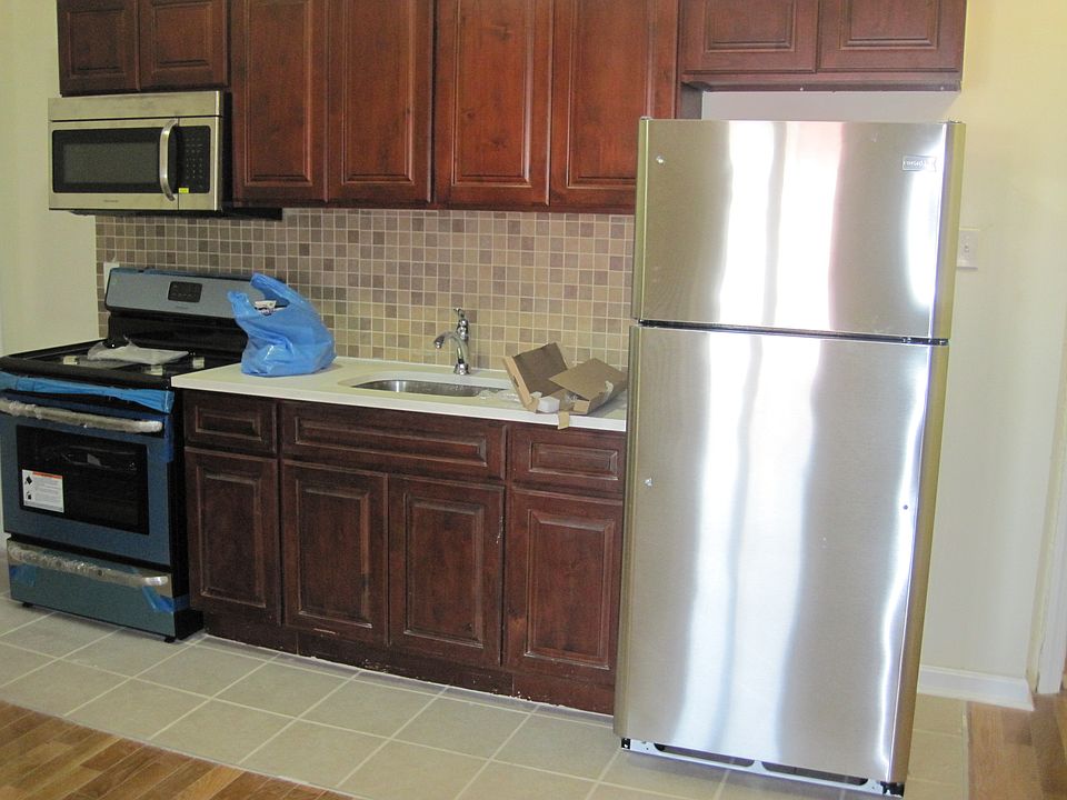 1st image of 390 E 21st St APT 2A