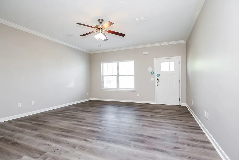 4 bed, 2.5 bath, 1900 sqft, $3,220 — Photo 4