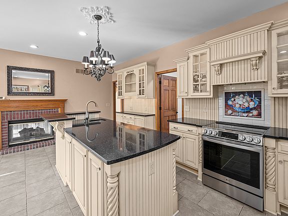4th image of 1390 Old Freeport Pl