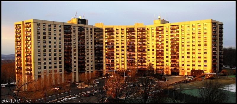 1st image of 2 CLARIDGE DR. 8EE #8EE