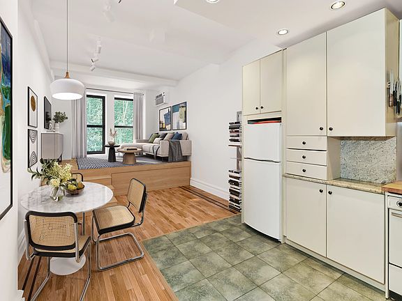 2nd image of 121 W 72nd St APT 2G