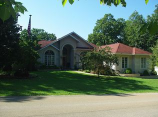 1904 W Finley River Dr, Nixa, MO 65714