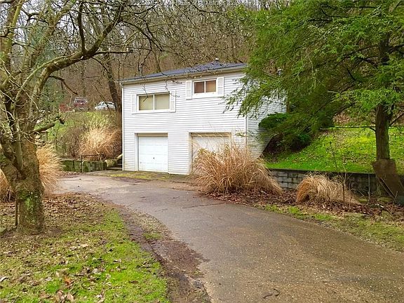 2nd image of 1071 Woodward Dr