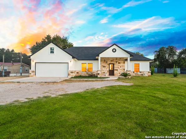 426 COUNTY ROAD 6852, Lytle, TX 78052