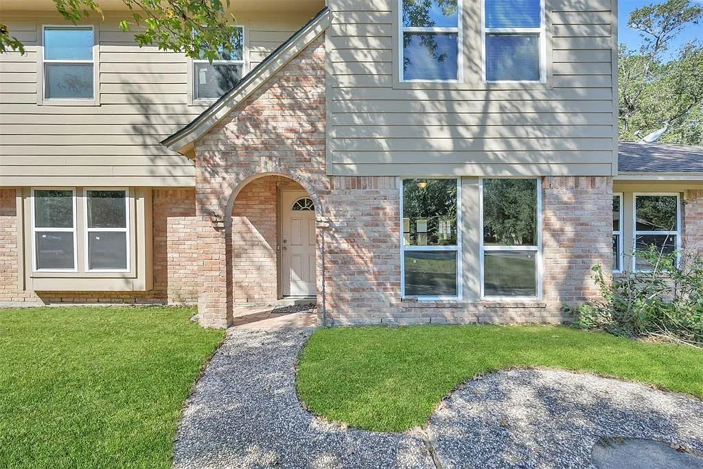 Building Photo - 696 Ravensworth Dr