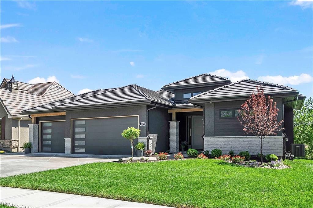 9329 Cottonwood Canyon Dr, Lenexa, KS 66219 | Zillow