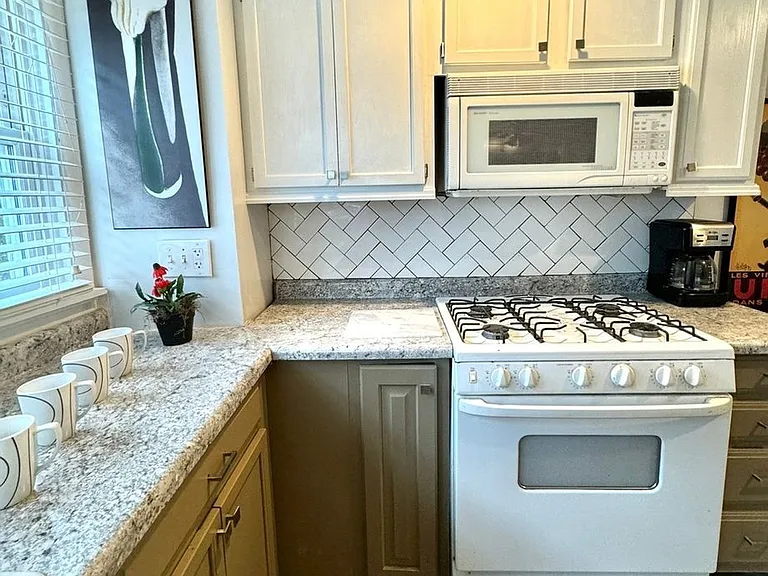 1521 Emma St #B — Photo 4