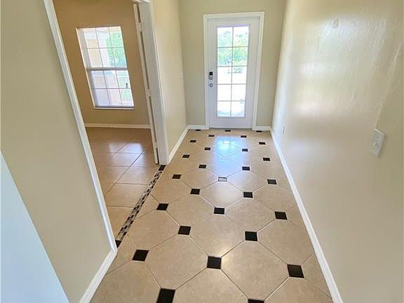 3rd image of 1118 Champion Ave