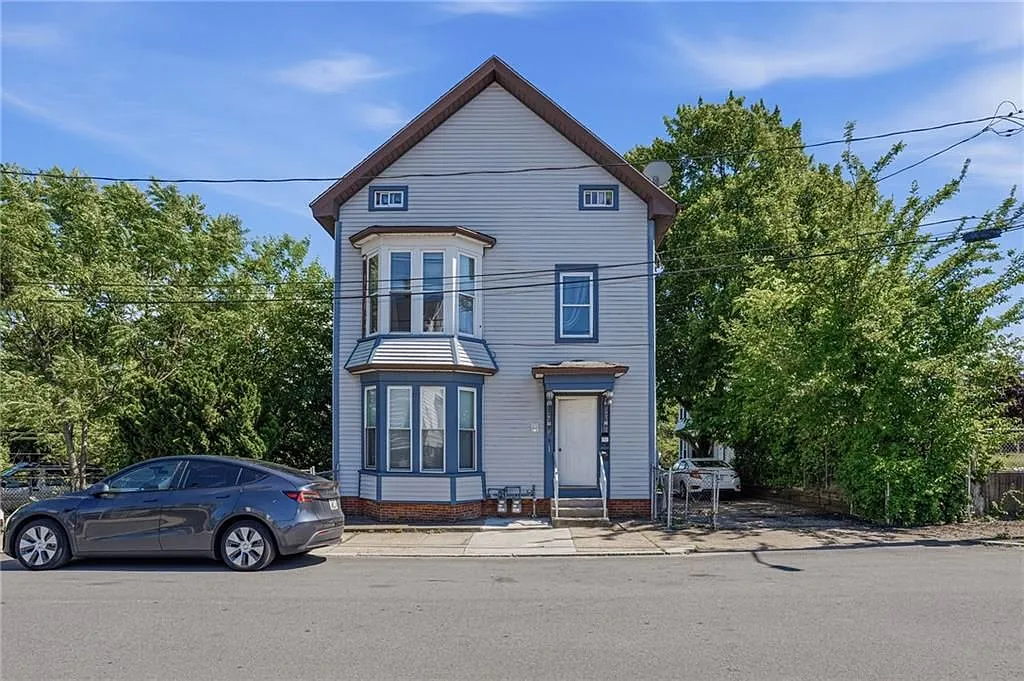 6 Bloomingdale Ave — Photo 1