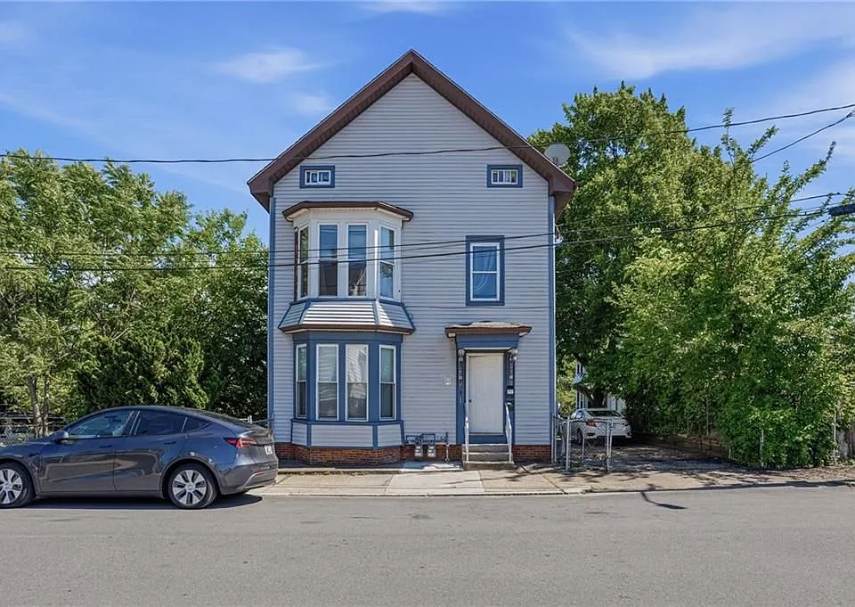 6 Bloomingdale Ave