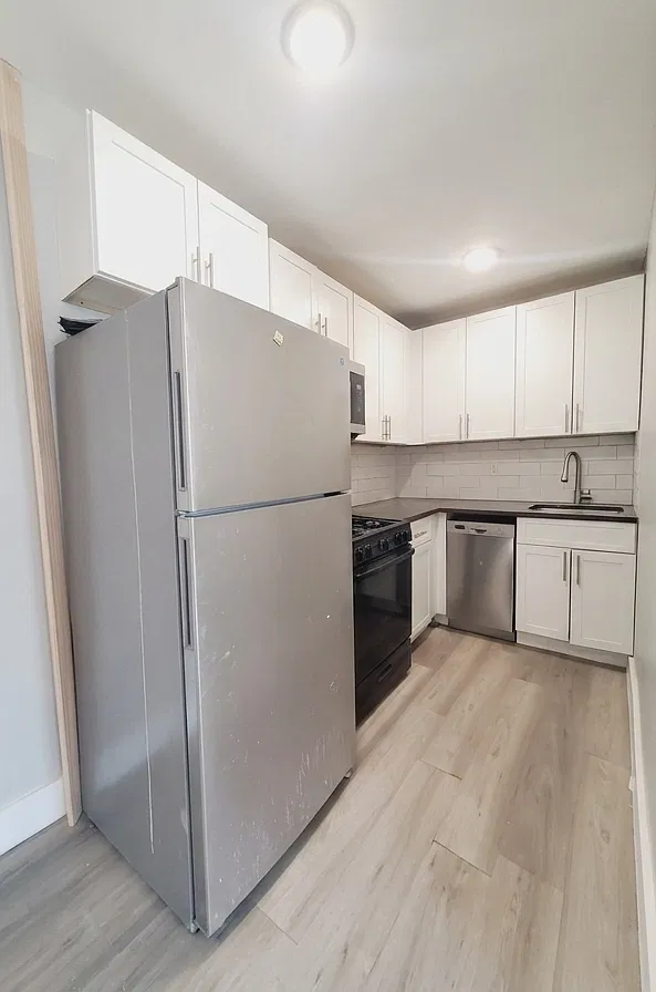 3 bed, 1.5 bath, 1000 sqft, $2,350 — Photo 1
