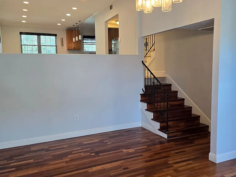 612 E Church St — Photo 14