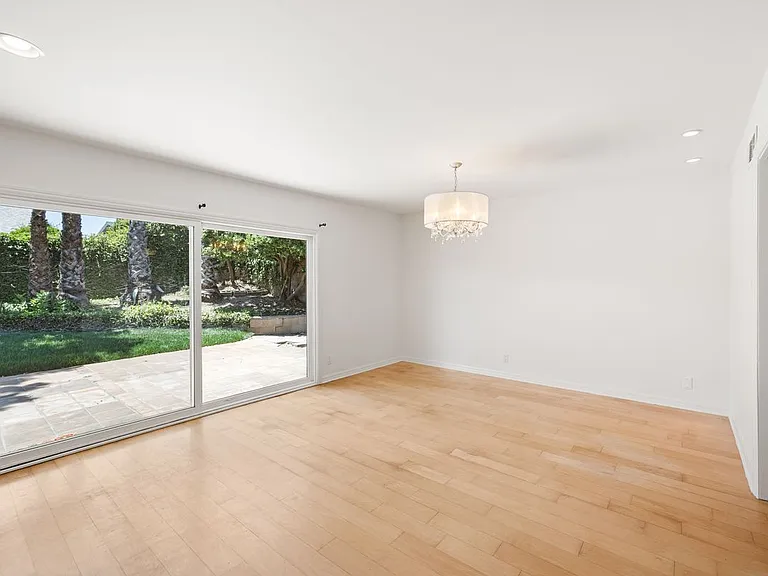 41 Oakleaf Ave — Photo 4