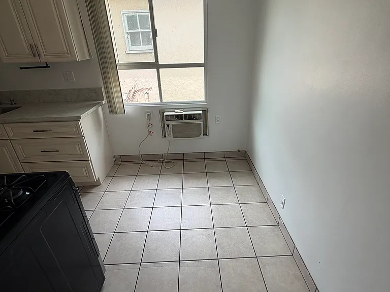 1527 S Shenandoah St #1 — Photo 10