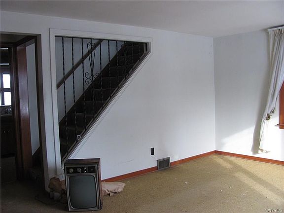 4th image of 75 Canterbury Ln