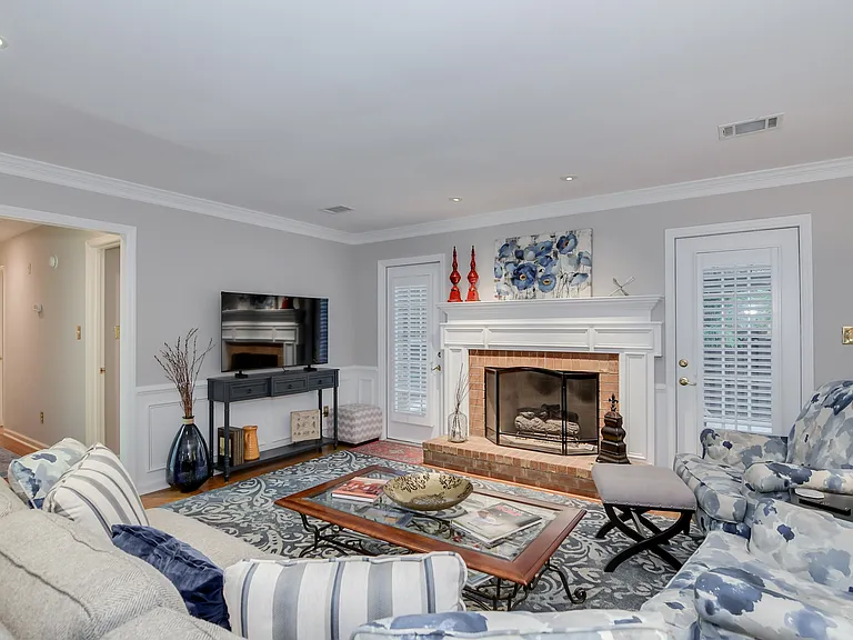 2504 Pinebluff Ct — Photo 11