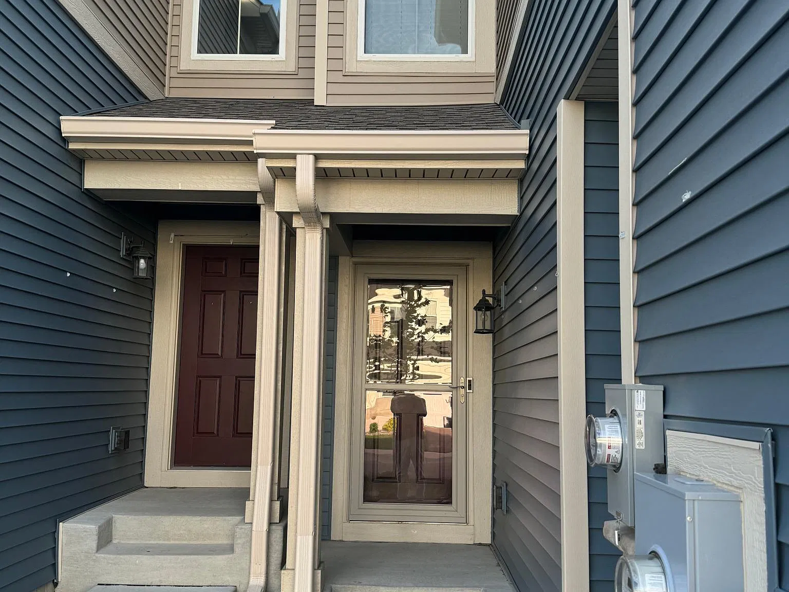 4 bed, 2400 sqft, $2,999 — Photo 1