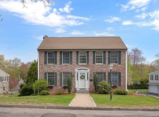 18 Nob Way, Lowell, MA 01852