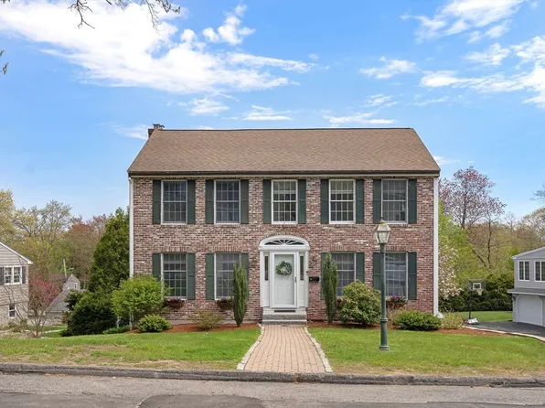 18 Nob Way, Lowell, MA 01852