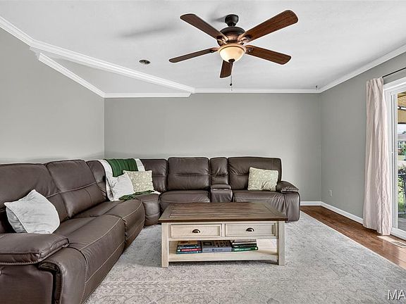 4th image of 3434 Laura Ln