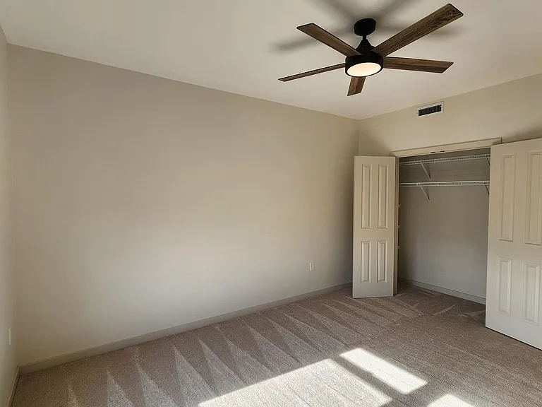 712 W Spruce St — Photo 20