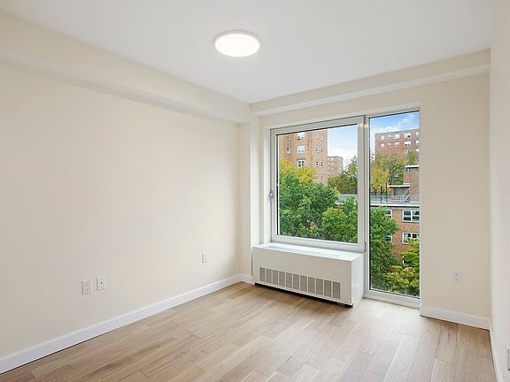 3rd image of 111 E 115th St #3