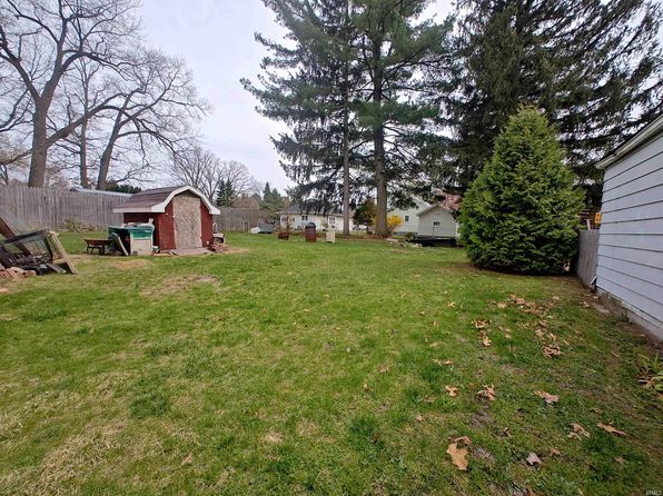 708 E Washington St, Knox, IN 46534