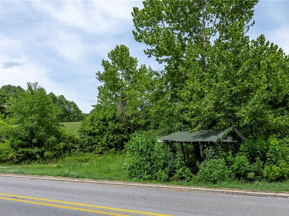 402 SE Highway 72 Hwy #1, Gravette, AR 72736
