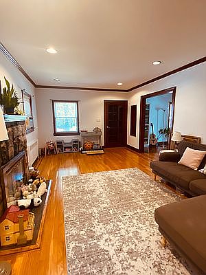 3rd image of 6352 Ellwell Cres Floor 1