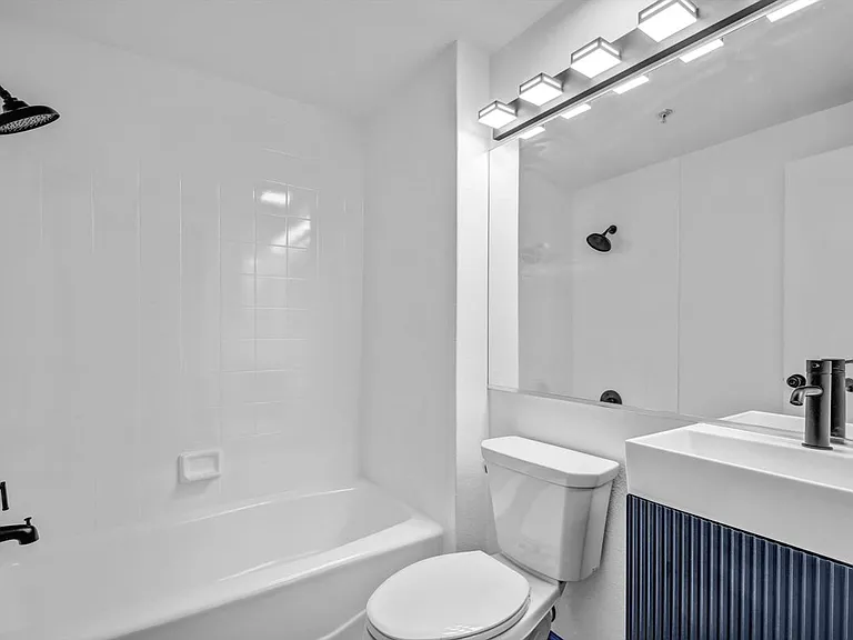 217 E Commonwealth Ave #F — Photo 16