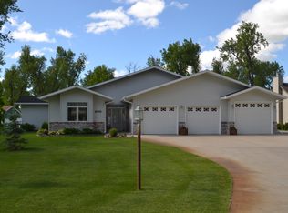 6705 Kingswood Rd, Bismarck, ND 58503
