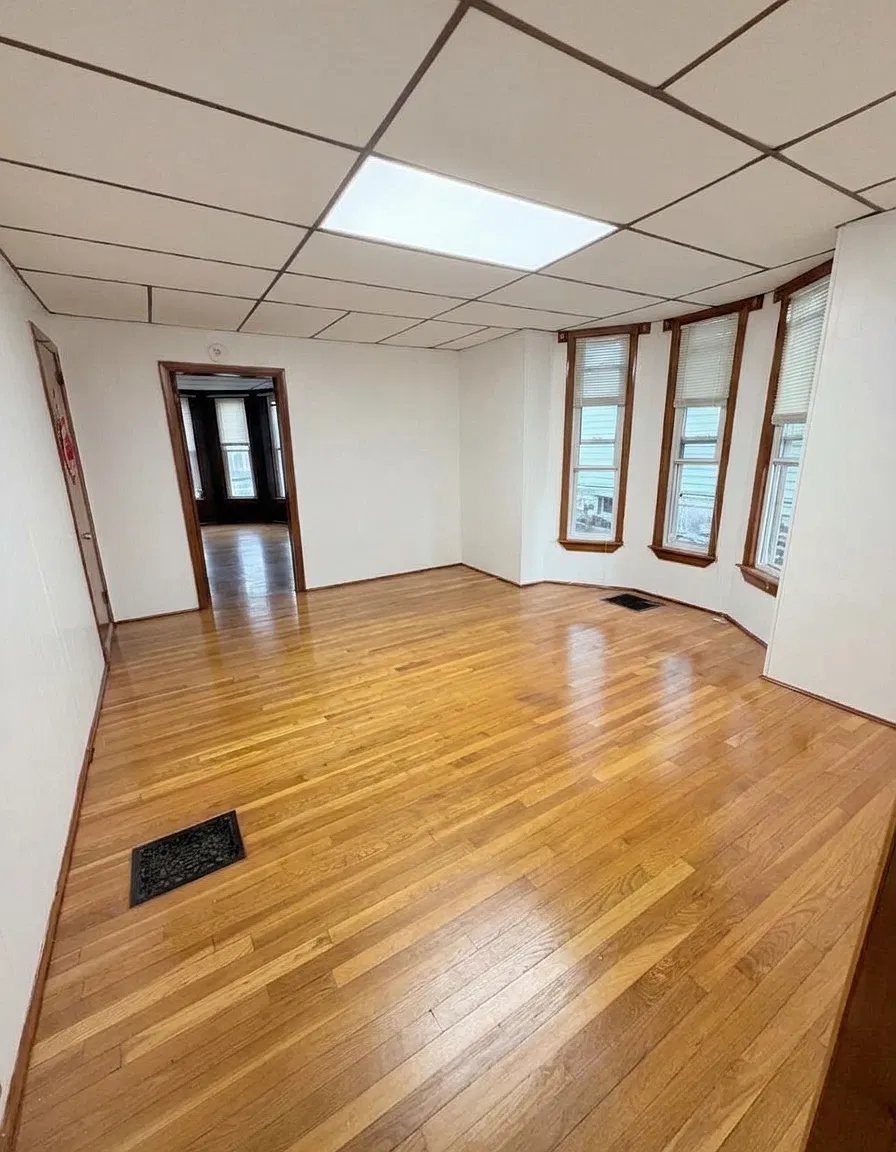 3 bed, 800 sqft, $2,800 — Photo 2