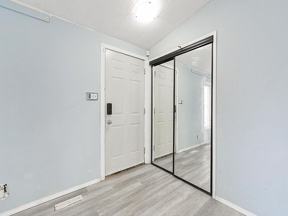3rd image of 6 Hillcrest Dr NW
