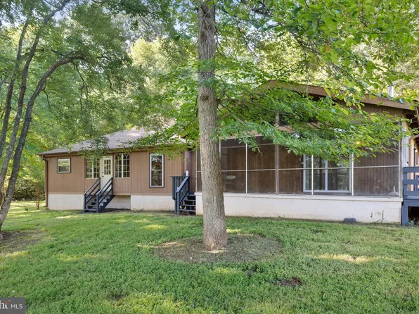 8297 Squires Ln, Warrenton, VA 20187