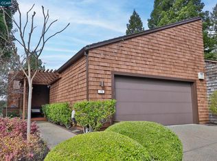 170 Ravenhill Rd, Orinda, CA 94563